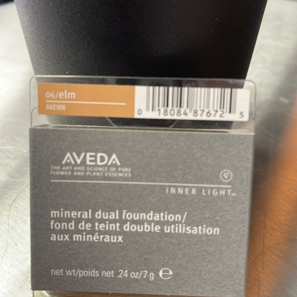 Aveda Elm mineral dual foundation